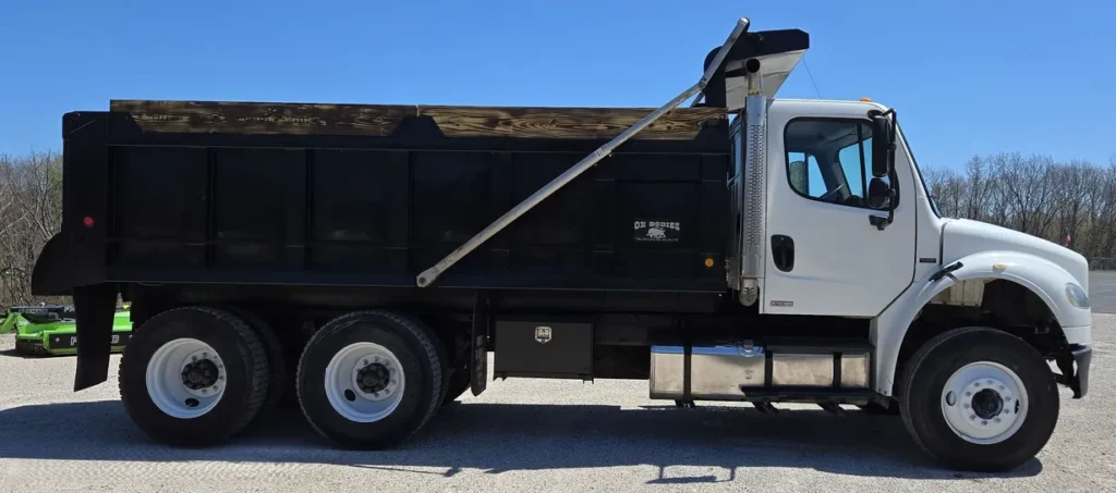2006 Freightliner Business Class M2