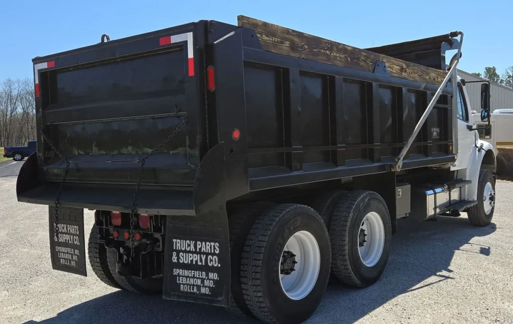 2006 Freightliner Business Class M2