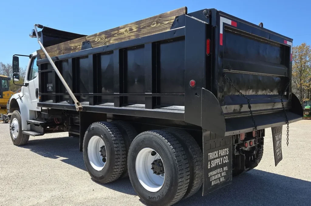 2006 Freightliner Business Class M2