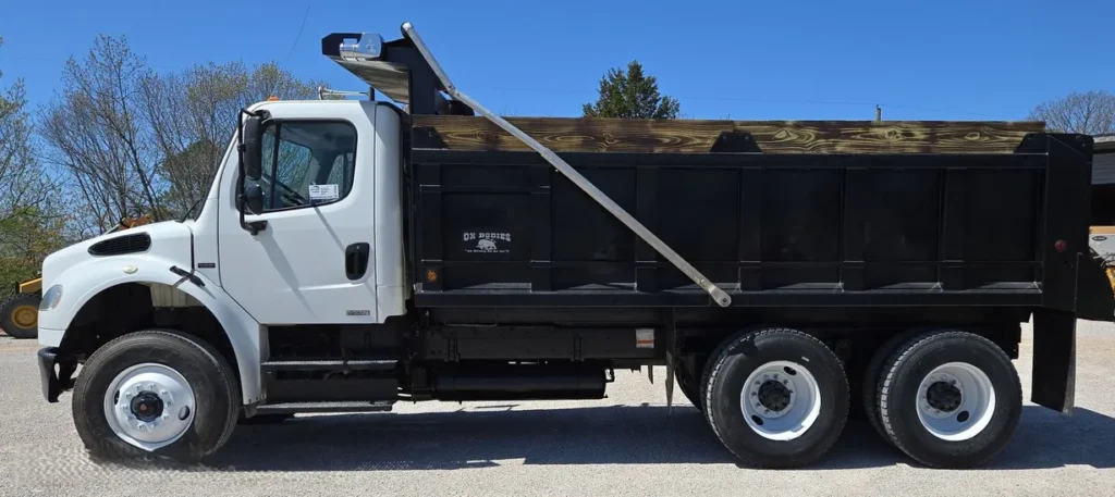 2006 Freightliner Business Class M2