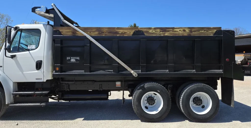 2006 Freightliner Business Class M2