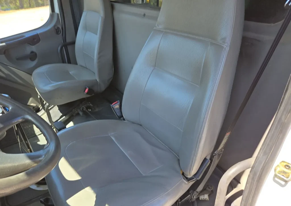 2006 Freightliner Business Class M2