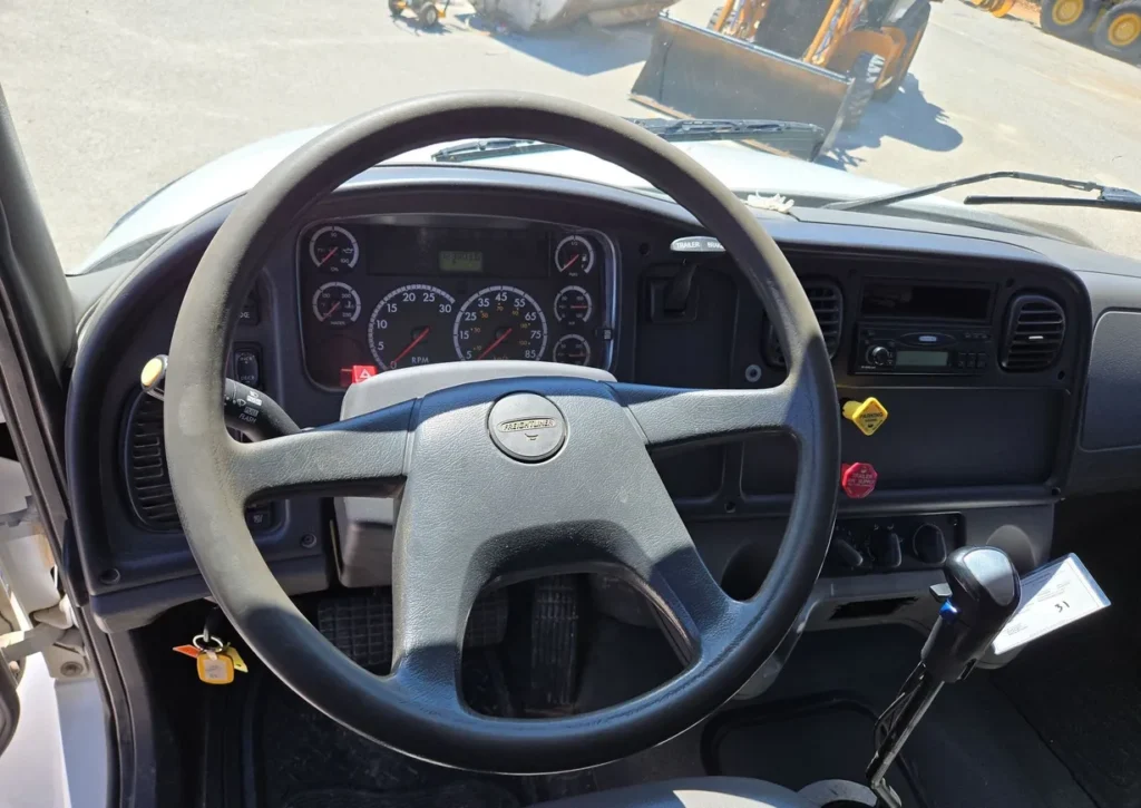 2006 Freightliner Business Class M2