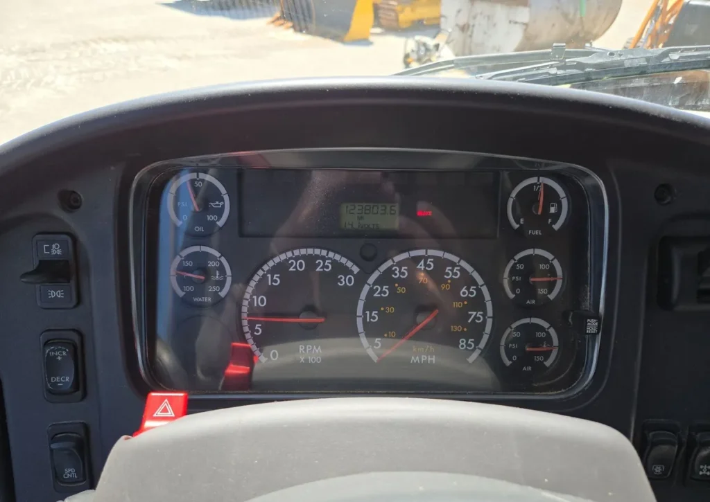 2006 Freightliner Business Class M2