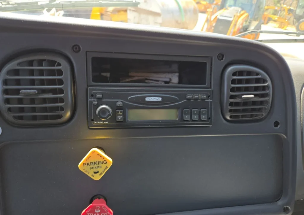 2006 Freightliner Business Class M2