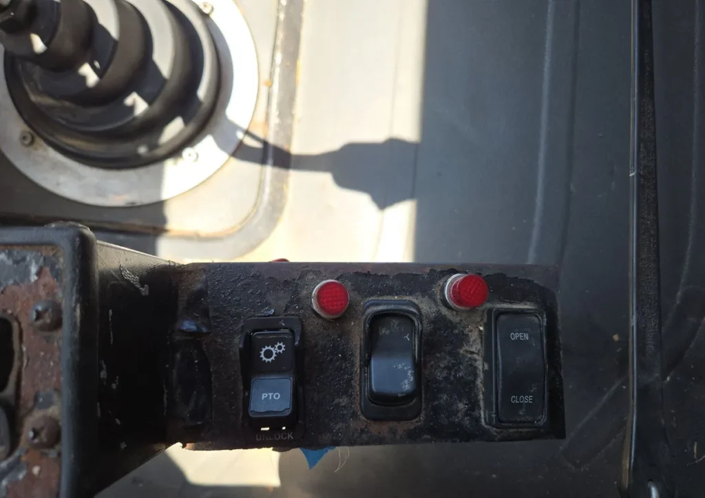 2006 Freightliner Business Class M2