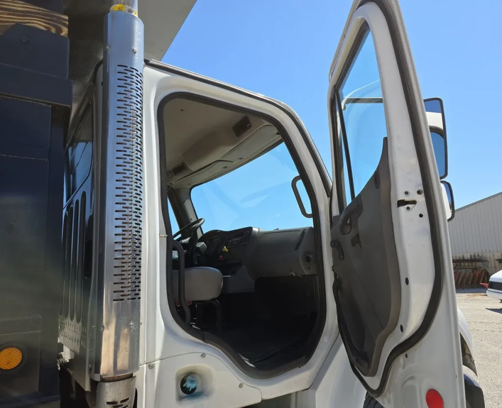 2006 Freightliner Business Class M2
