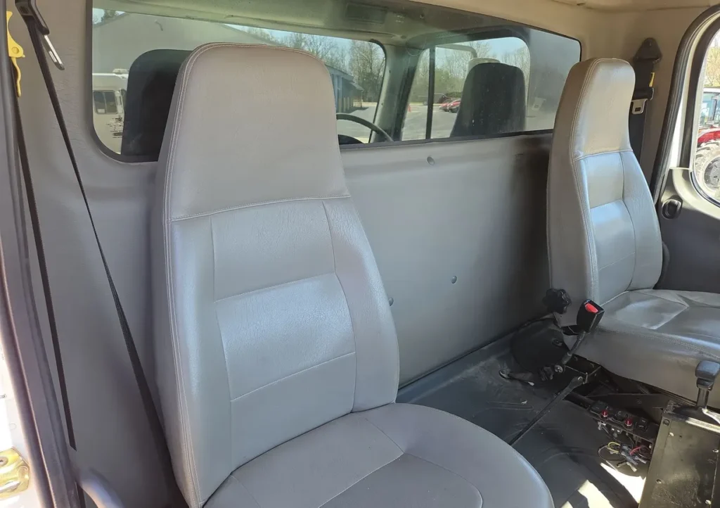2006 Freightliner Business Class M2