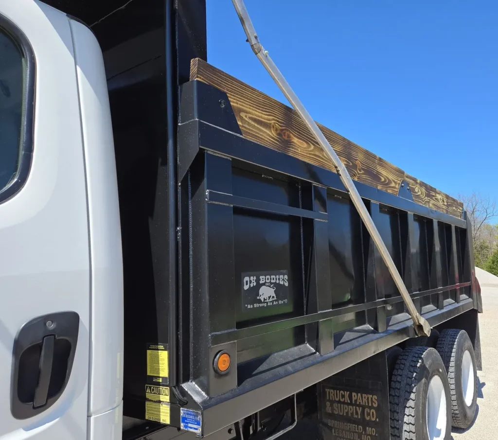 2006 Freightliner Business Class M2