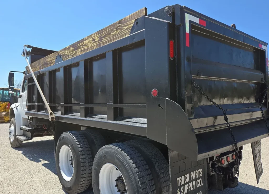 2006 Freightliner Business Class M2