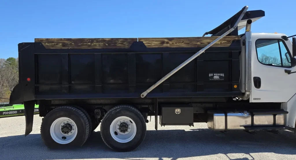 2006 Freightliner Business Class M2