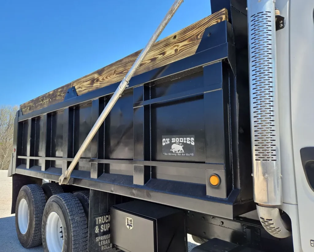 2006 Freightliner Business Class M2