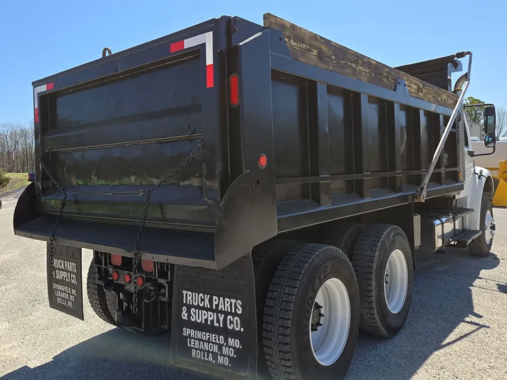 2006 Freightliner Business Class M2