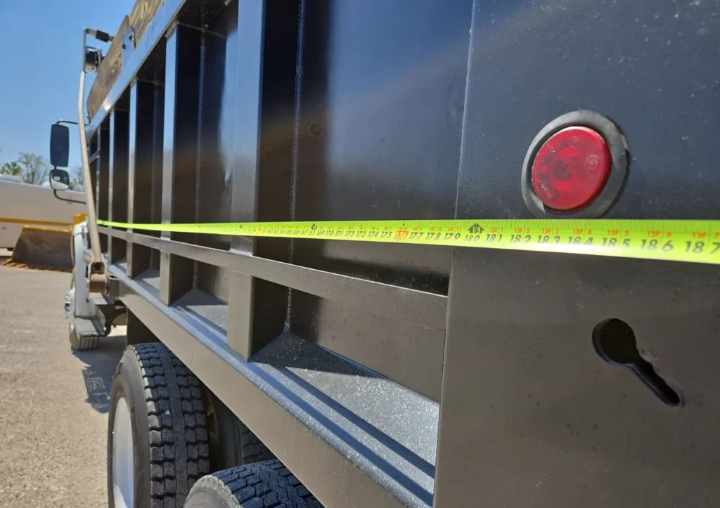 2006 Freightliner Business Class M2