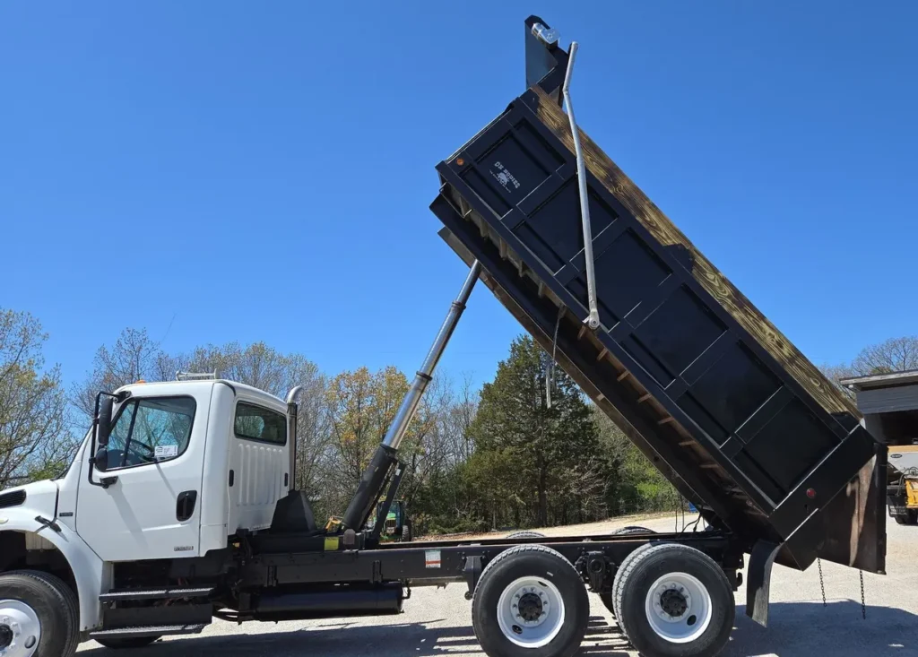 2006 Freightliner Business Class M2