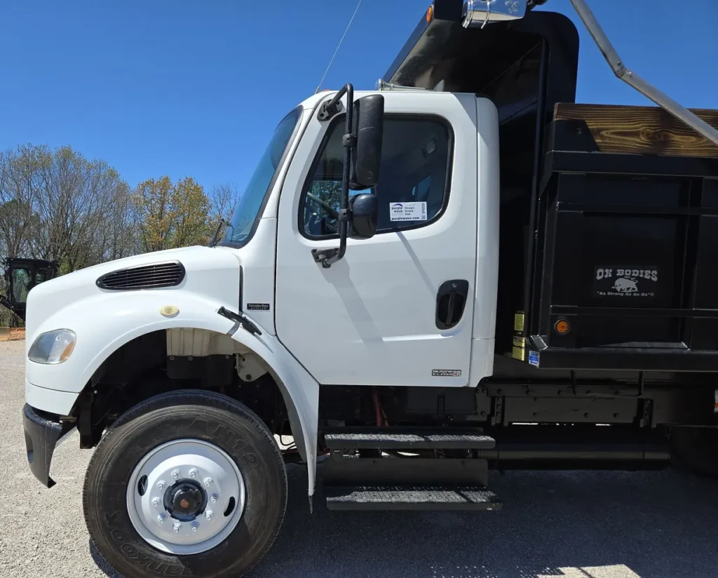 2006 Freightliner Business Class M2