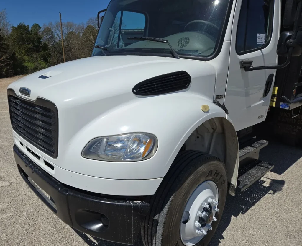 2006 Freightliner Business Class M2