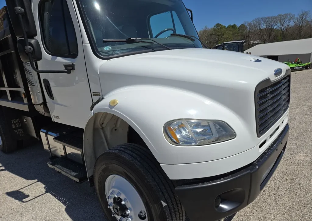 2006 Freightliner Business Class M2