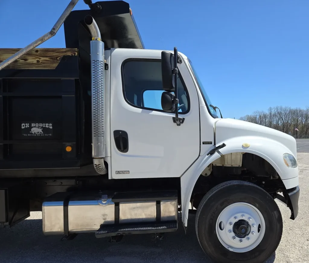 2006 Freightliner Business Class M2